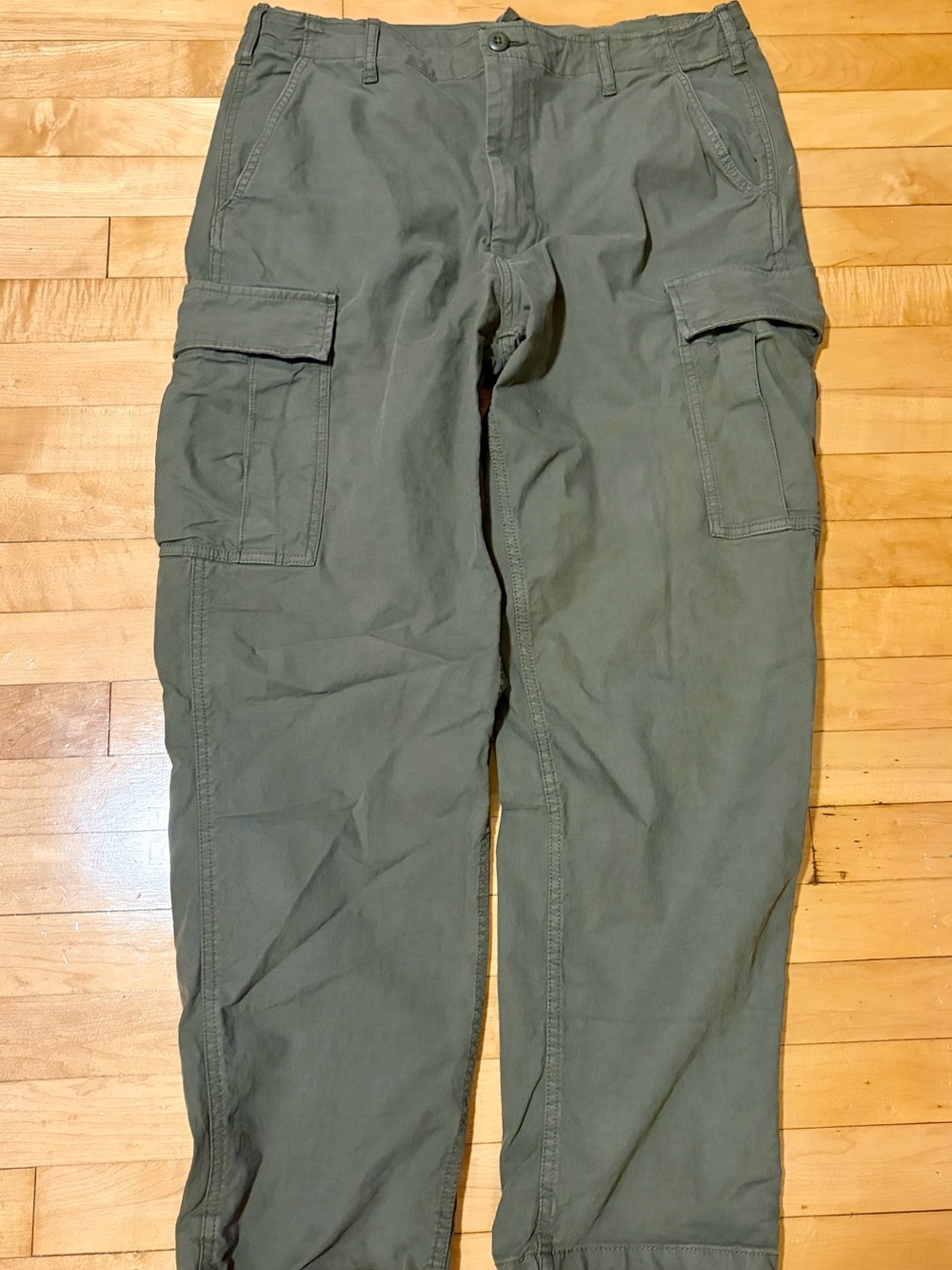 Uniqlo Olive Green Cargo Pants with Side Pockets
